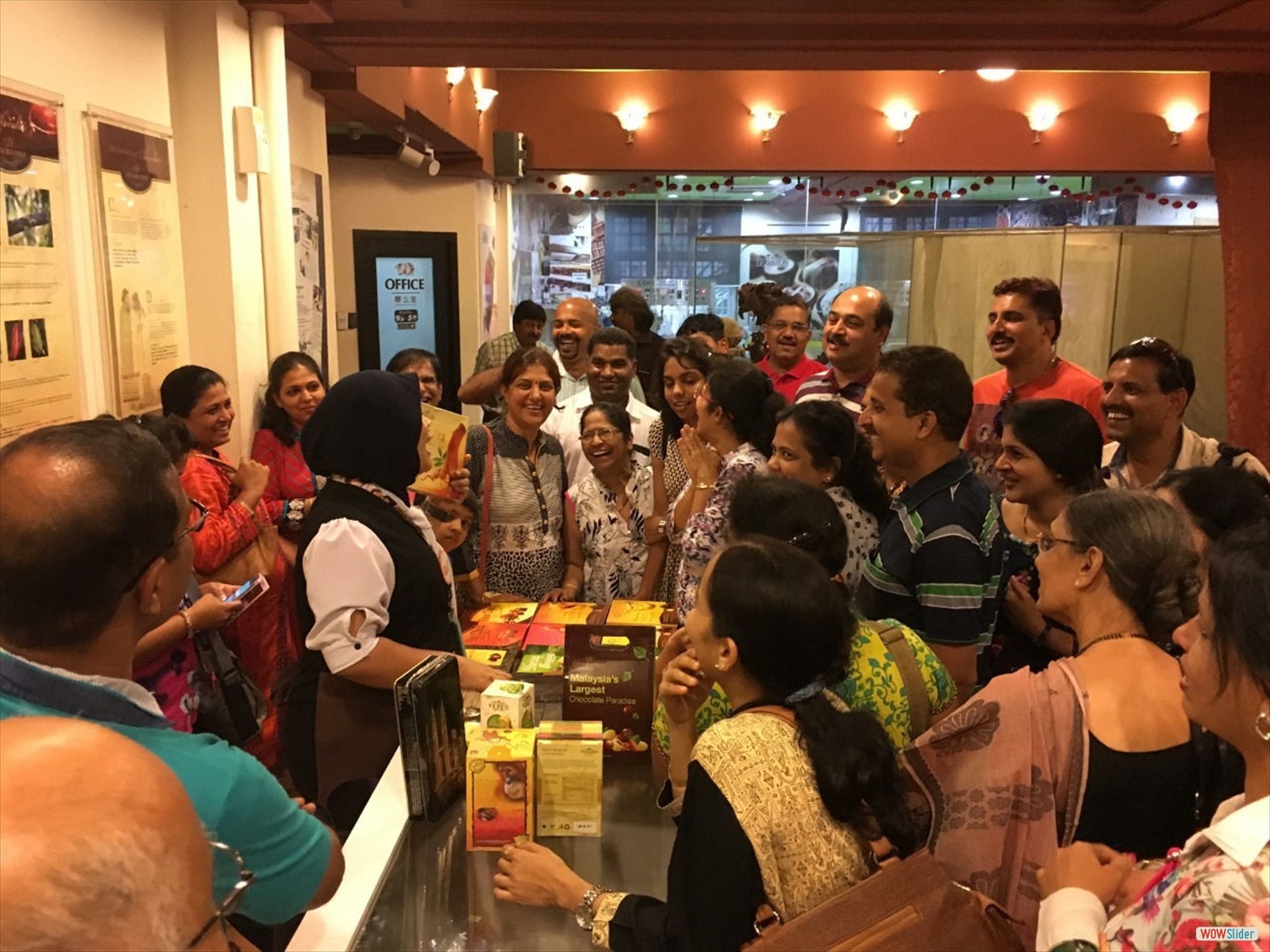 group_enjoying_shopping